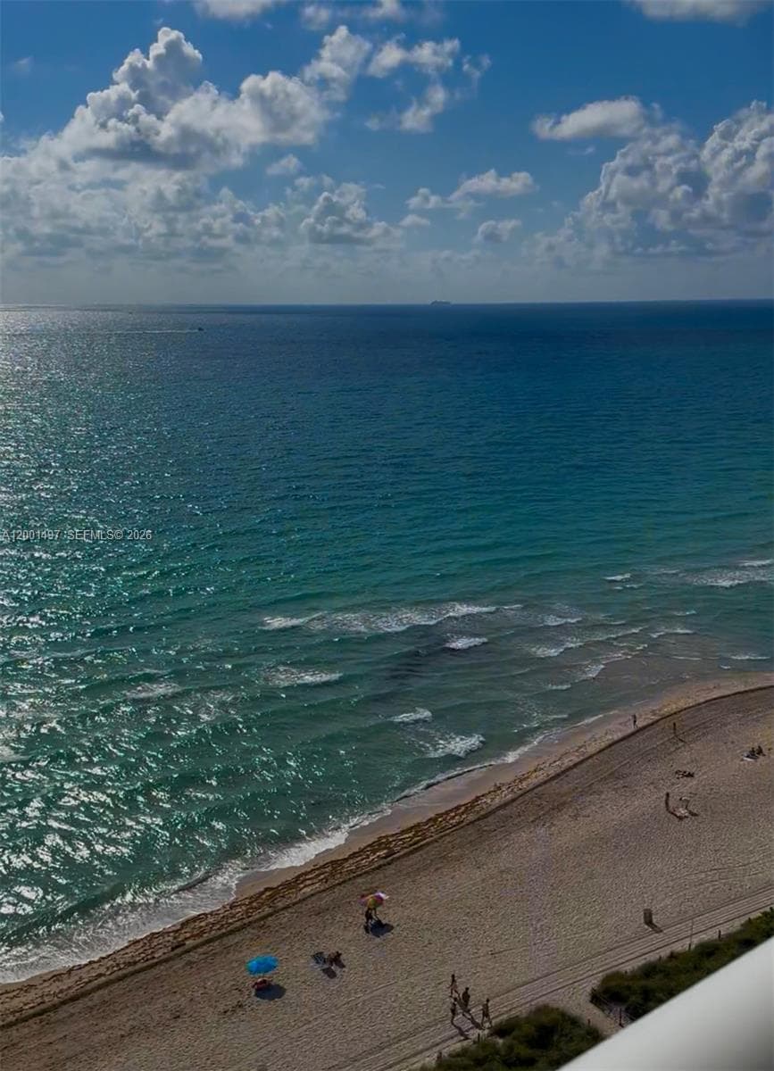 A12001497 — Miami Beach — 22
