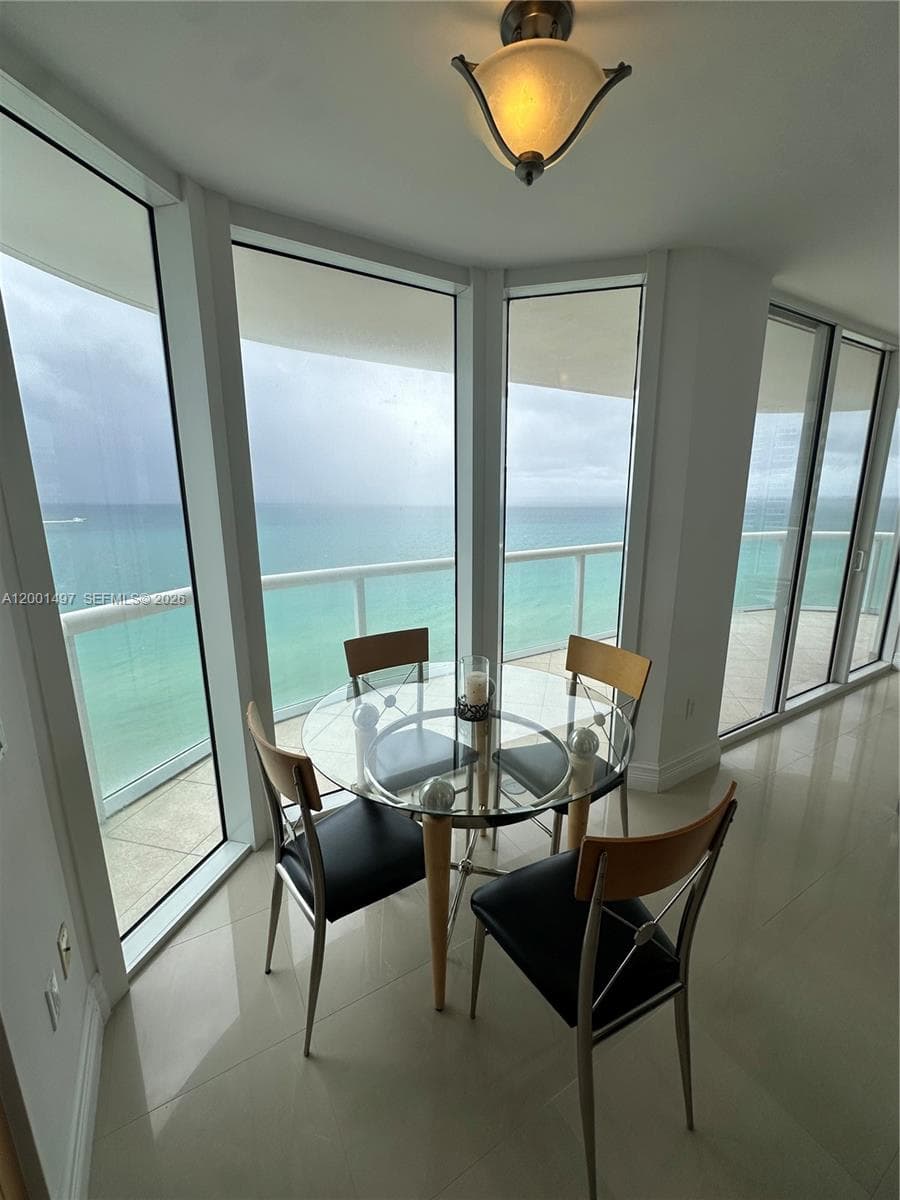 A12001497 — Miami Beach — 7