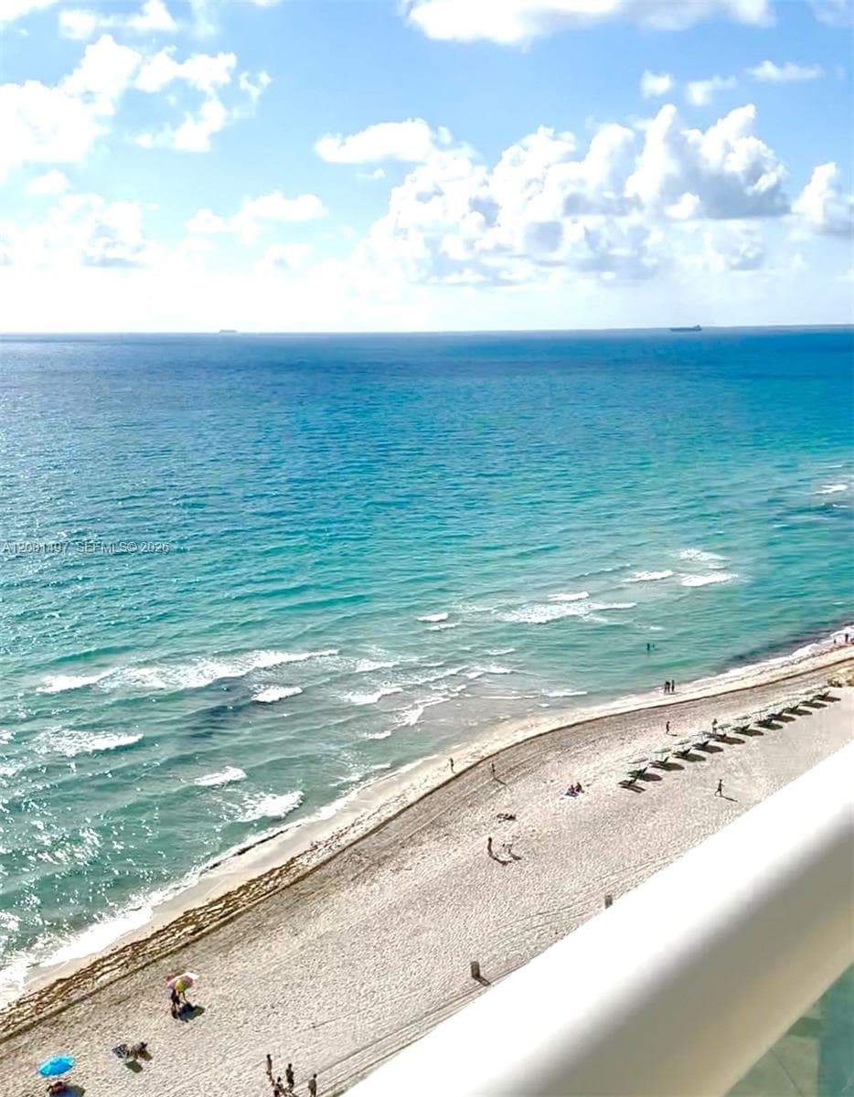 A12001497 — Miami Beach — 20