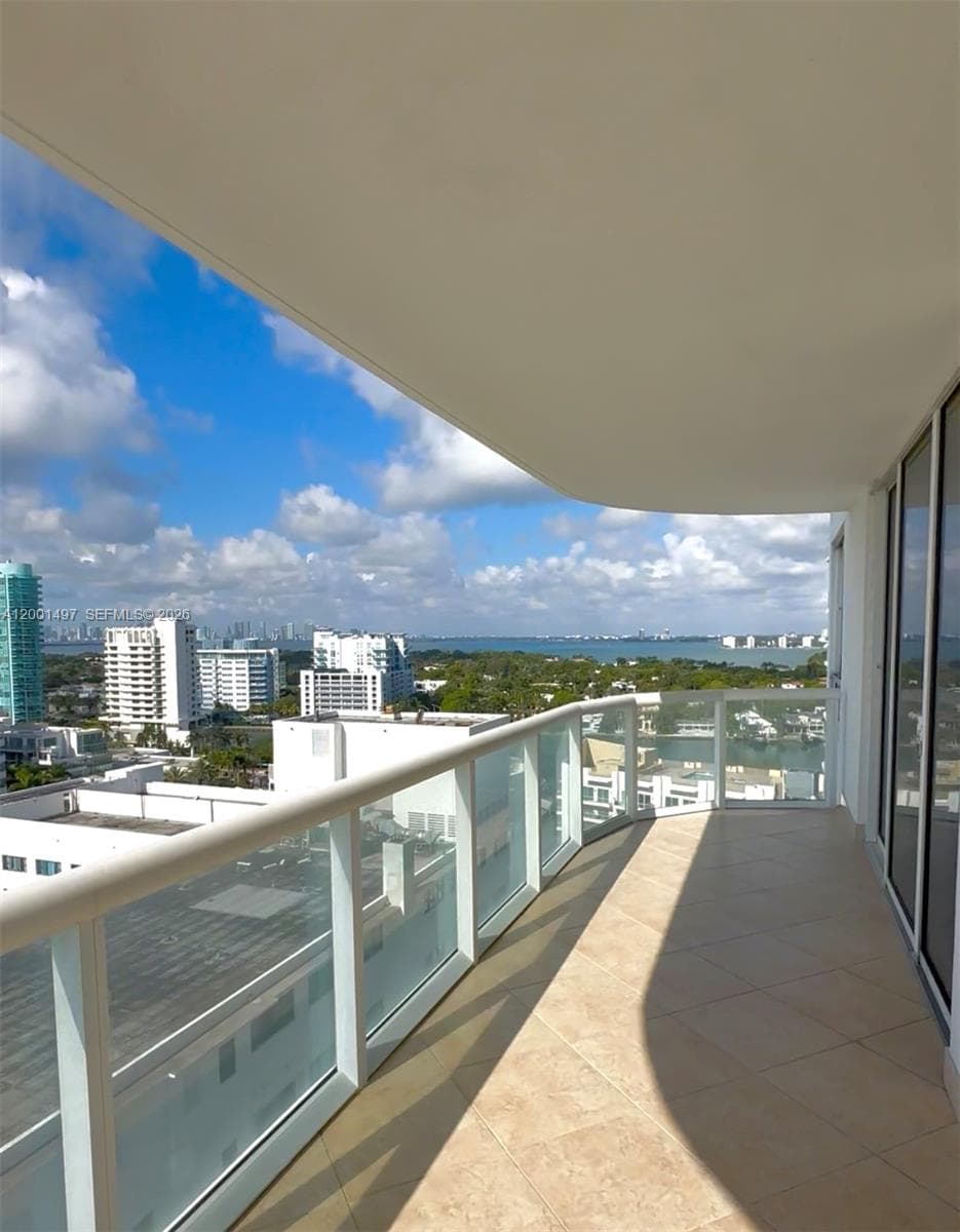 A12001497 — Miami Beach — 15