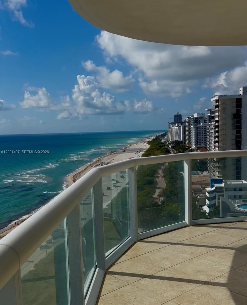 A12001497 — Miami Beach — 19