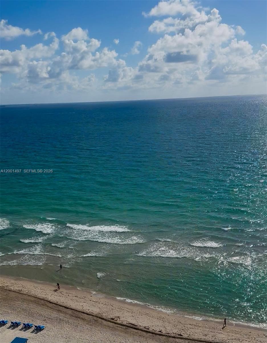 A12001497 — Miami Beach — 21