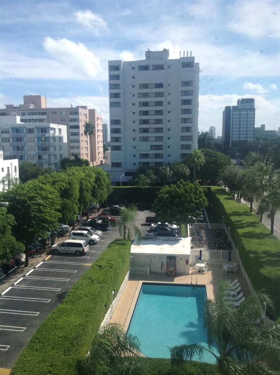 B26015785 — Miami Beach — 12