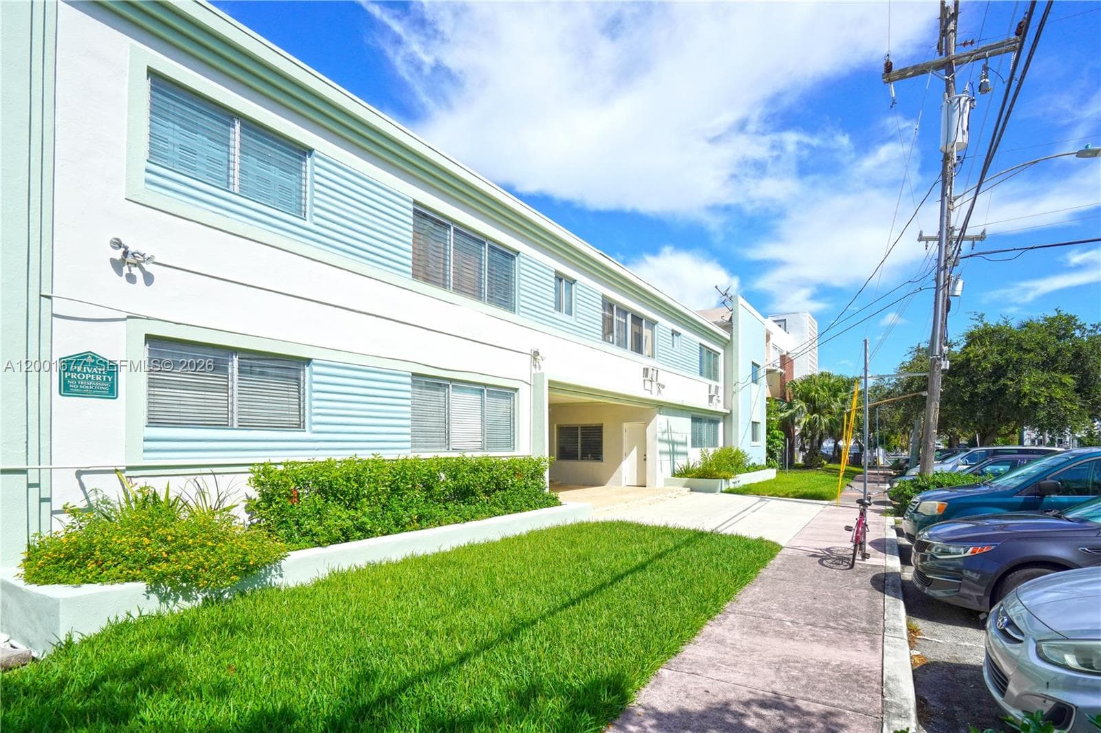 A12001677 — Miami Beach — 2