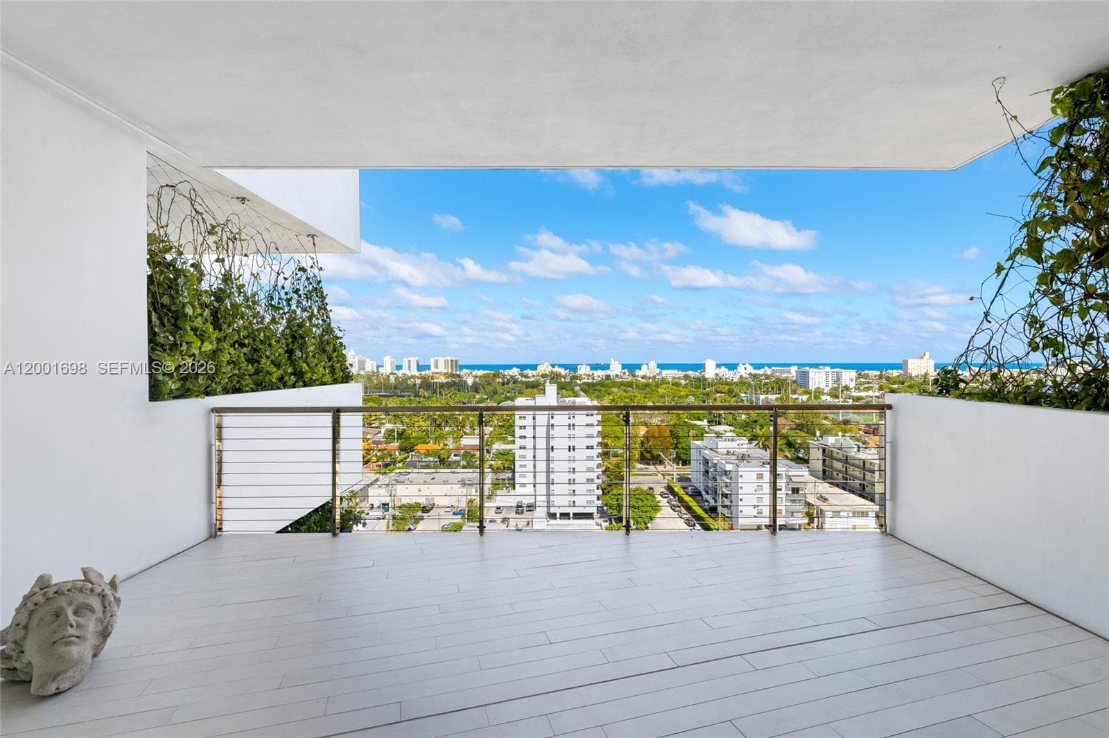 A12001698 — Miami Beach — 37