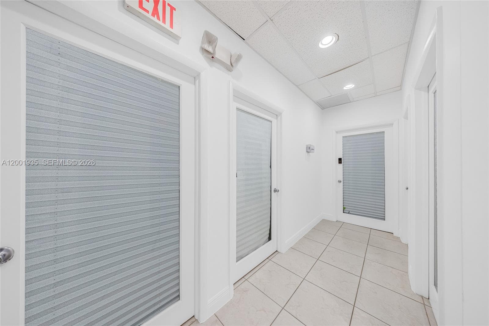 A12001935 — Miami Beach — 22