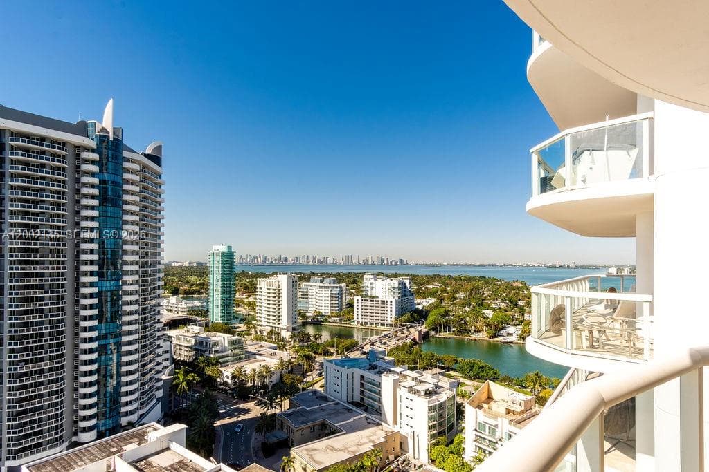 A12002135 — Miami Beach — 11