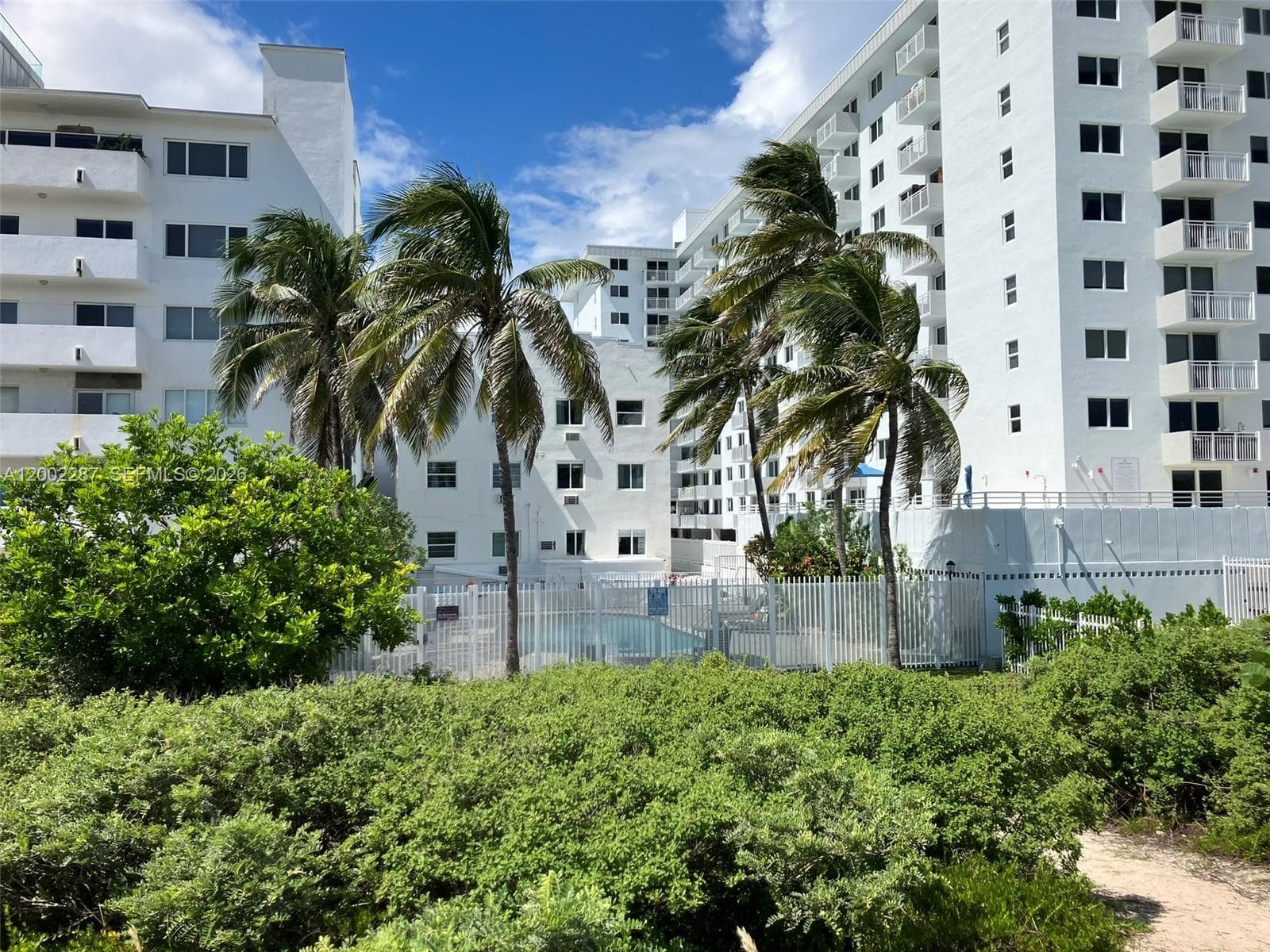 A12002287 — Miami Beach — 32