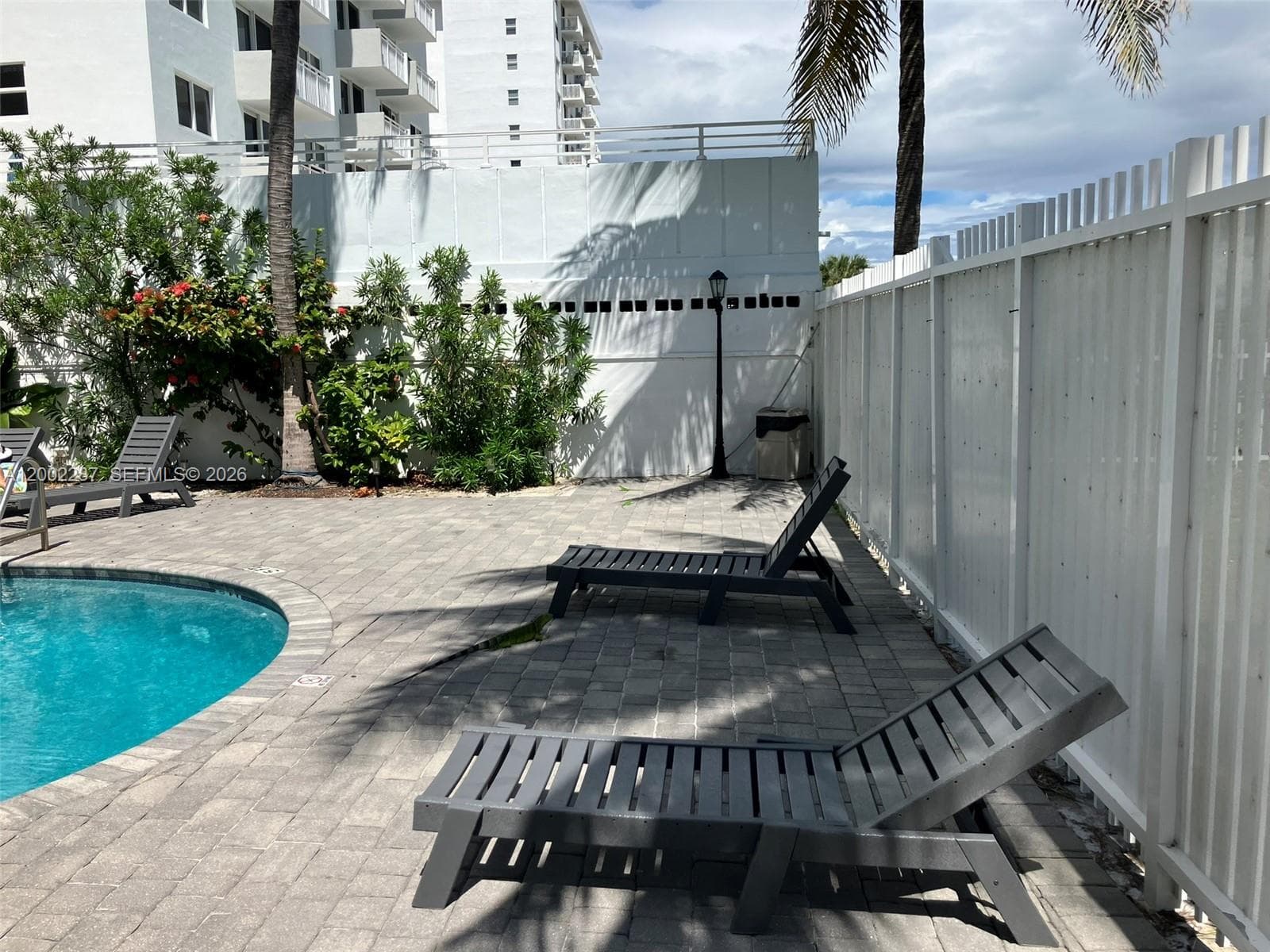 A12002287 — Miami Beach — 33