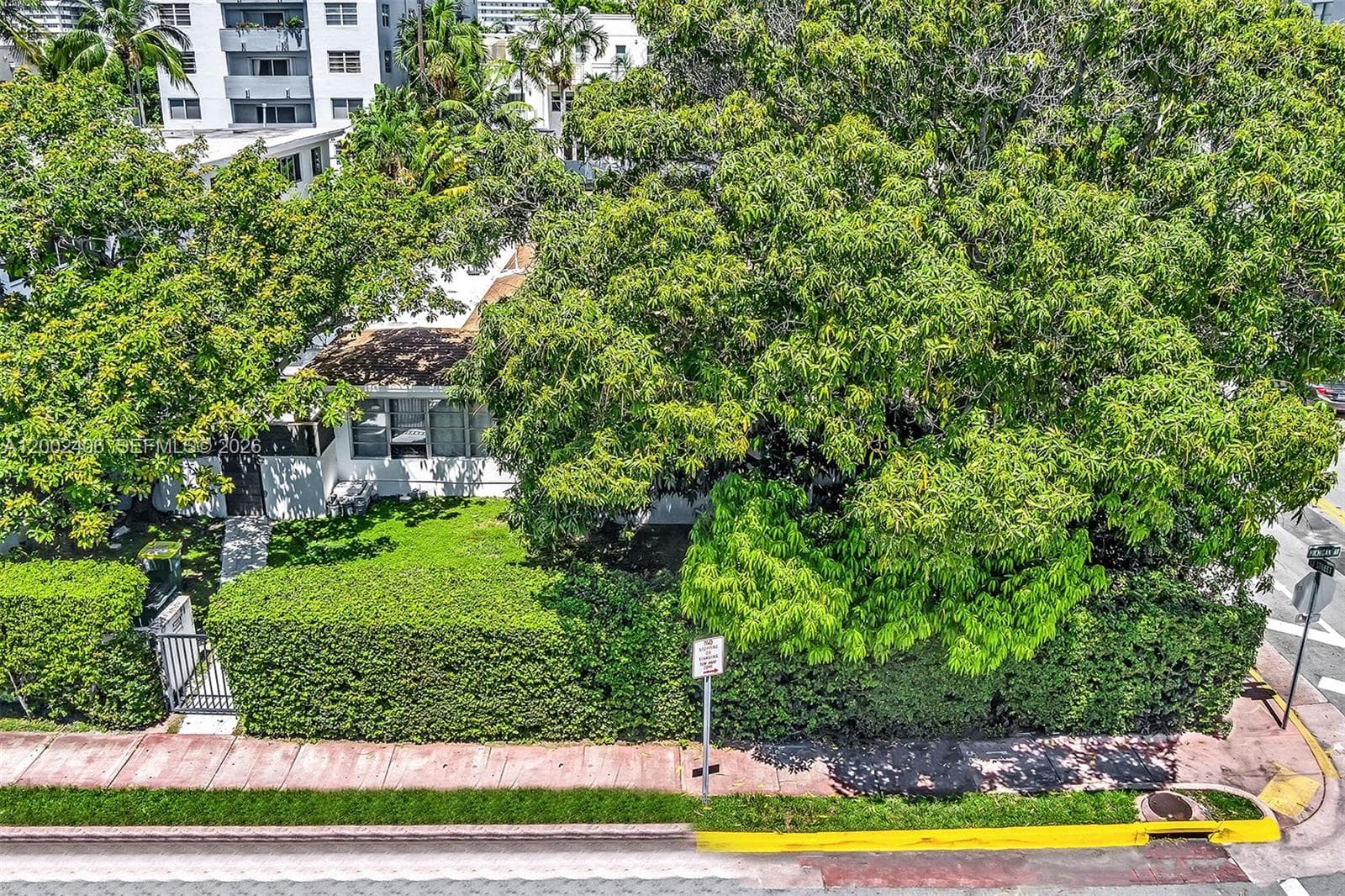 A12002406 — Miami Beach — 70
