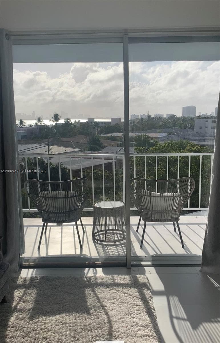 A12002417 — Miami Beach