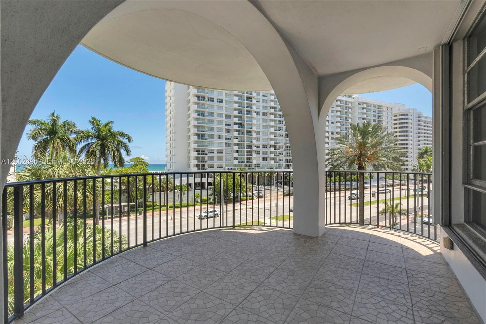 A12002496 — Miami Beach — 9