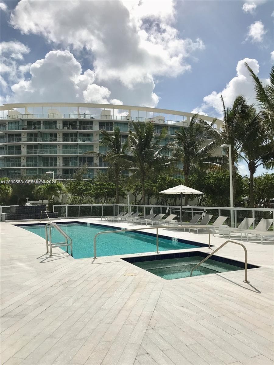 A12002578 — Miami Beach — 2