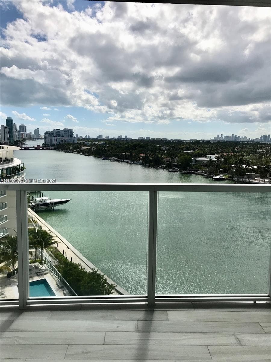A12002578 — Miami Beach — 6