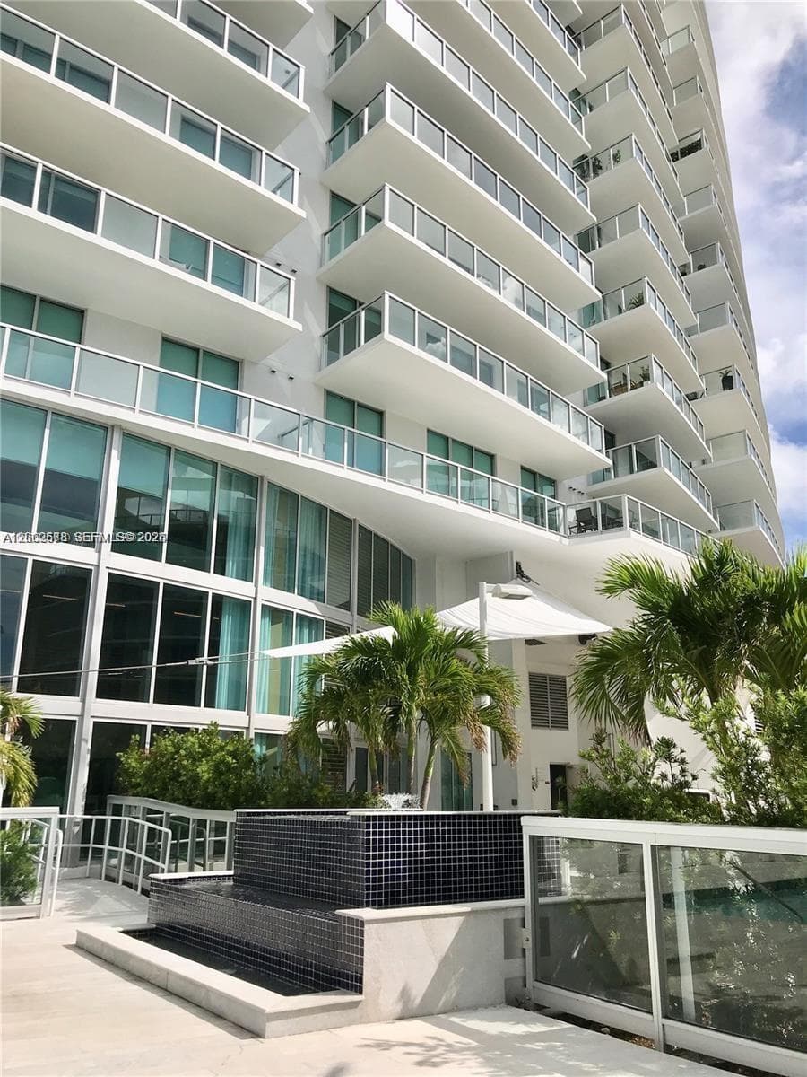A12002578 — Miami Beach