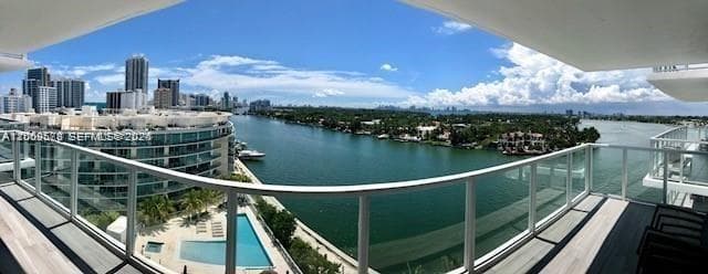 A12002578 — Miami Beach — 5