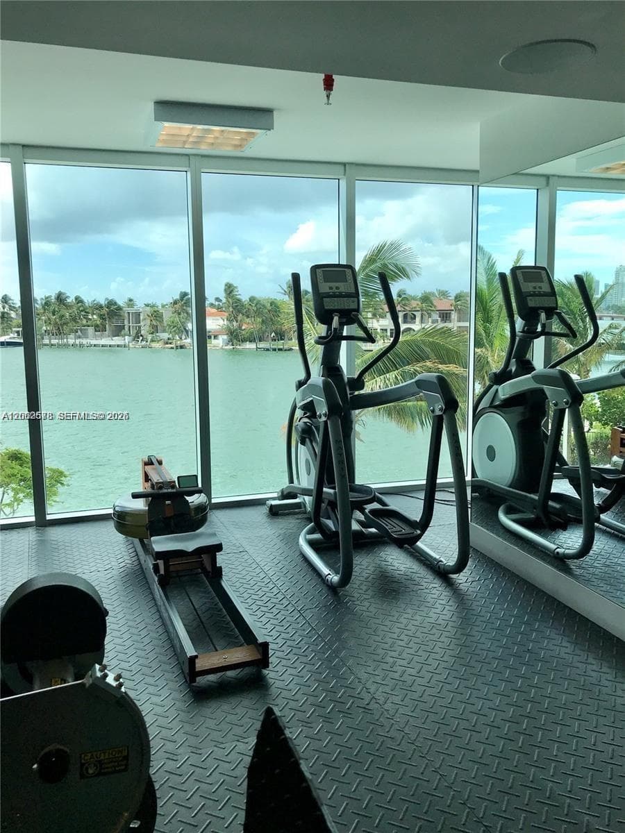 A12002578 — Miami Beach — 8