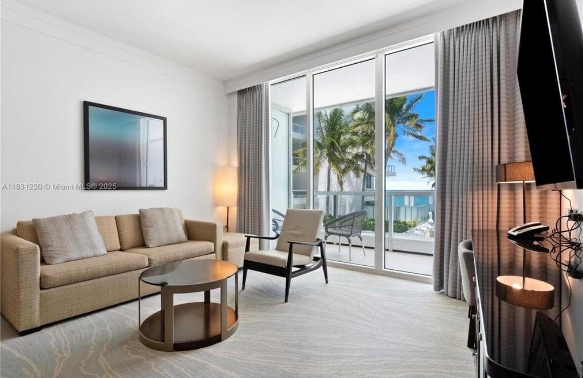 B26016672 — Miami Beach — 2