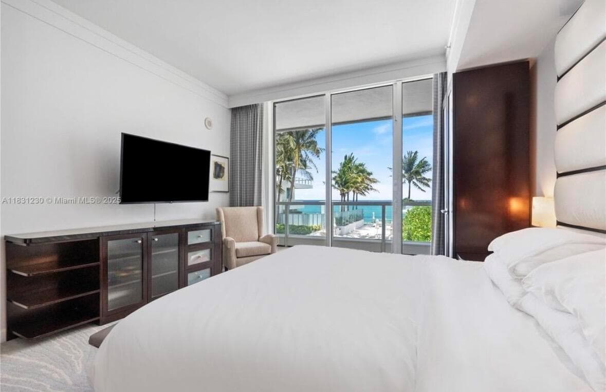 B26016672 — Miami Beach — 17