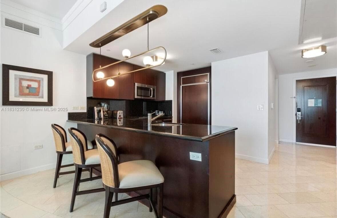 B26016672 — Miami Beach — 11