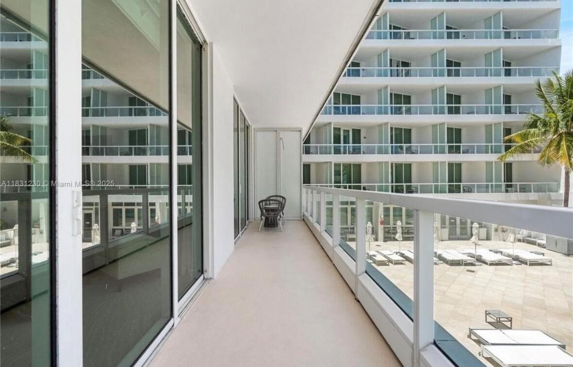 B26016672 — Miami Beach — 21