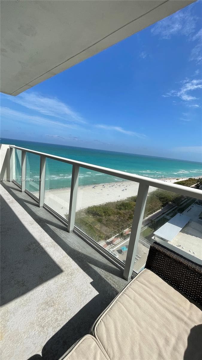 A12003657 — Miami Beach — 26