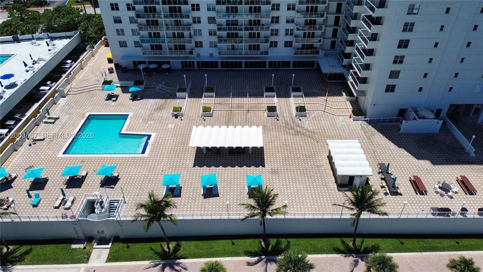 A12003657 — Miami Beach — 32