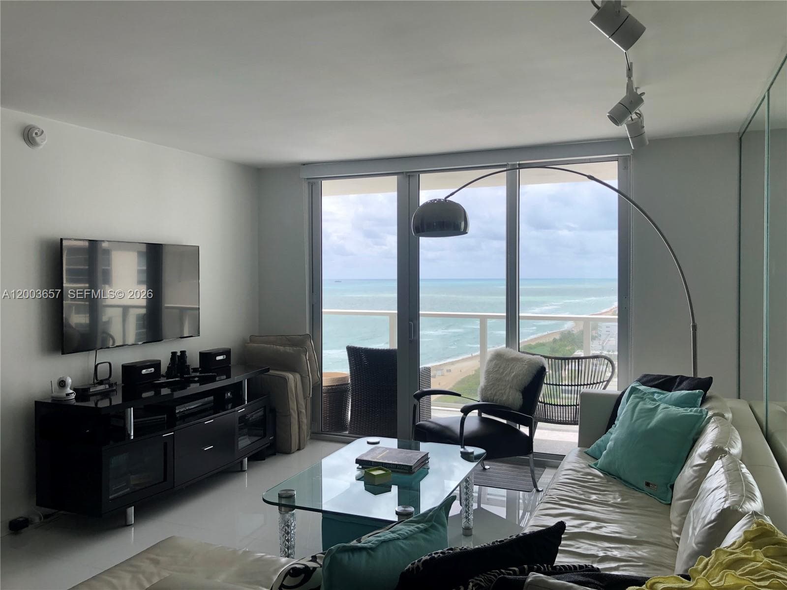 A12003657 — Miami Beach — 20