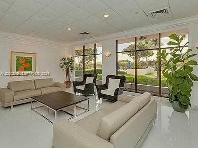 A12003849 — Miami Beach — 10
