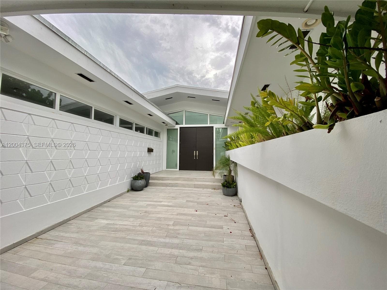 A12004375 — Miami Beach — 27