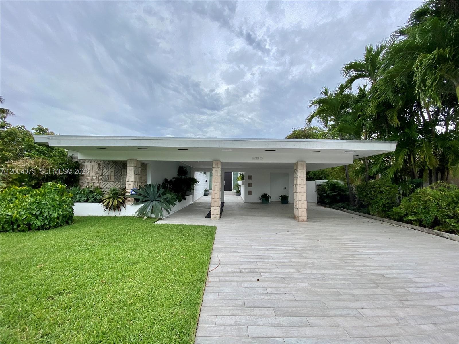 A12004375 — Miami Beach — 26