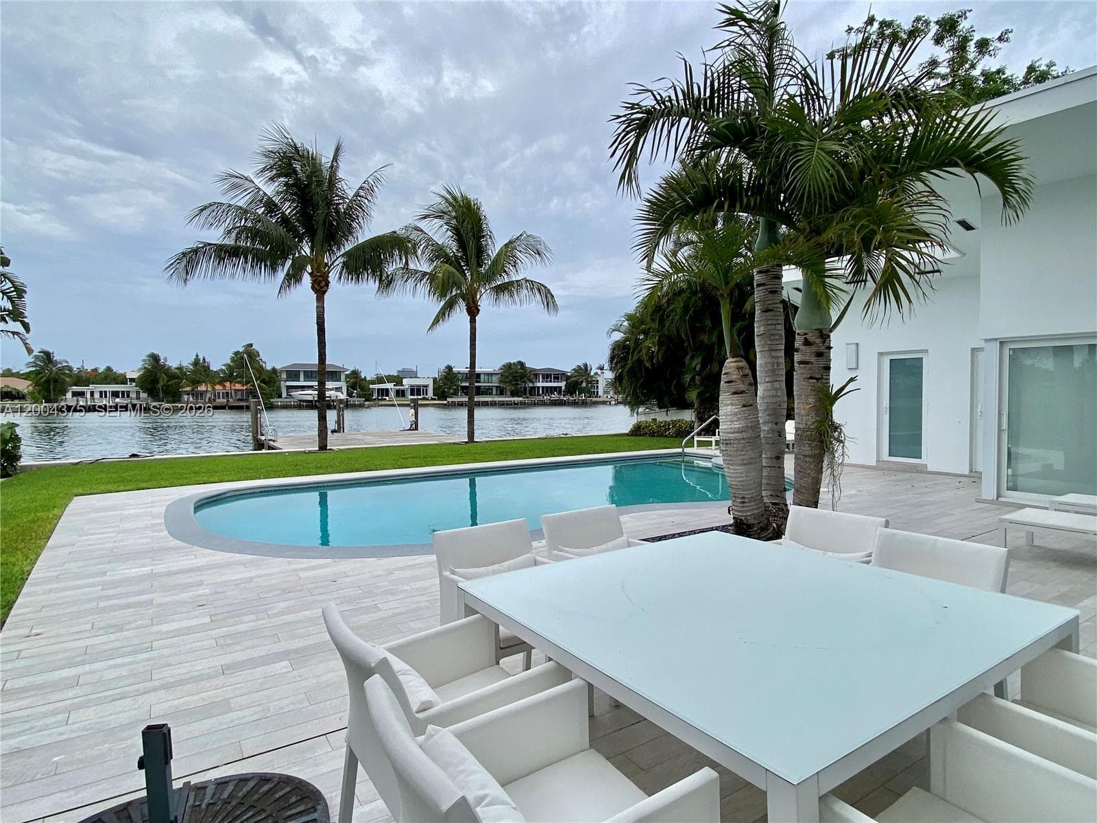 A12004375 — Miami Beach — 3
