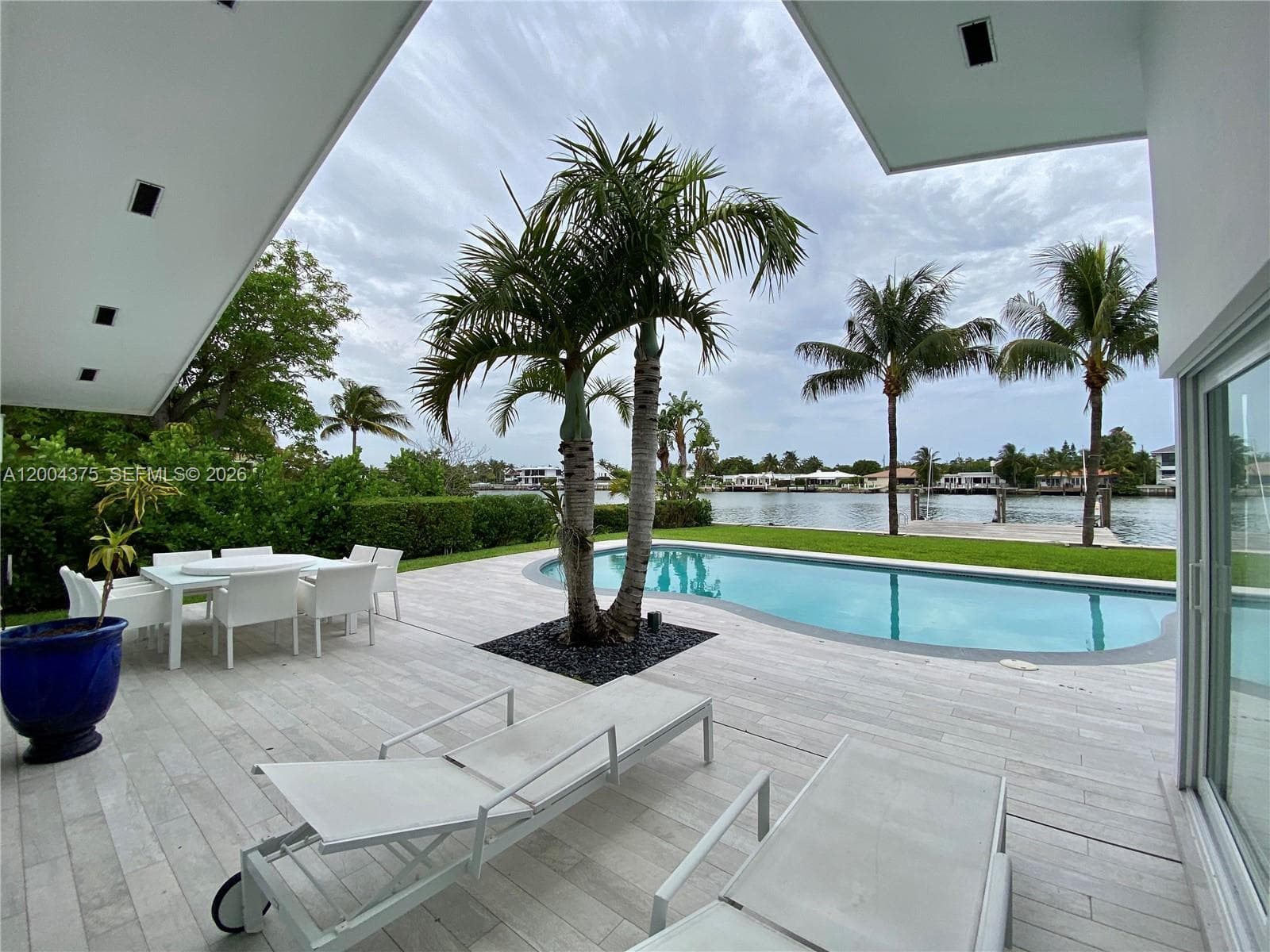 A12004375 — Miami Beach — 4