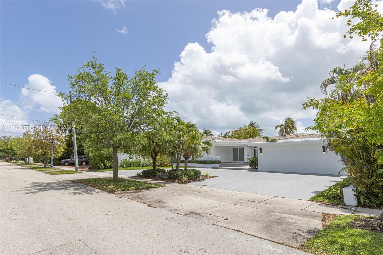 A12004577 — Miami Beach — 90