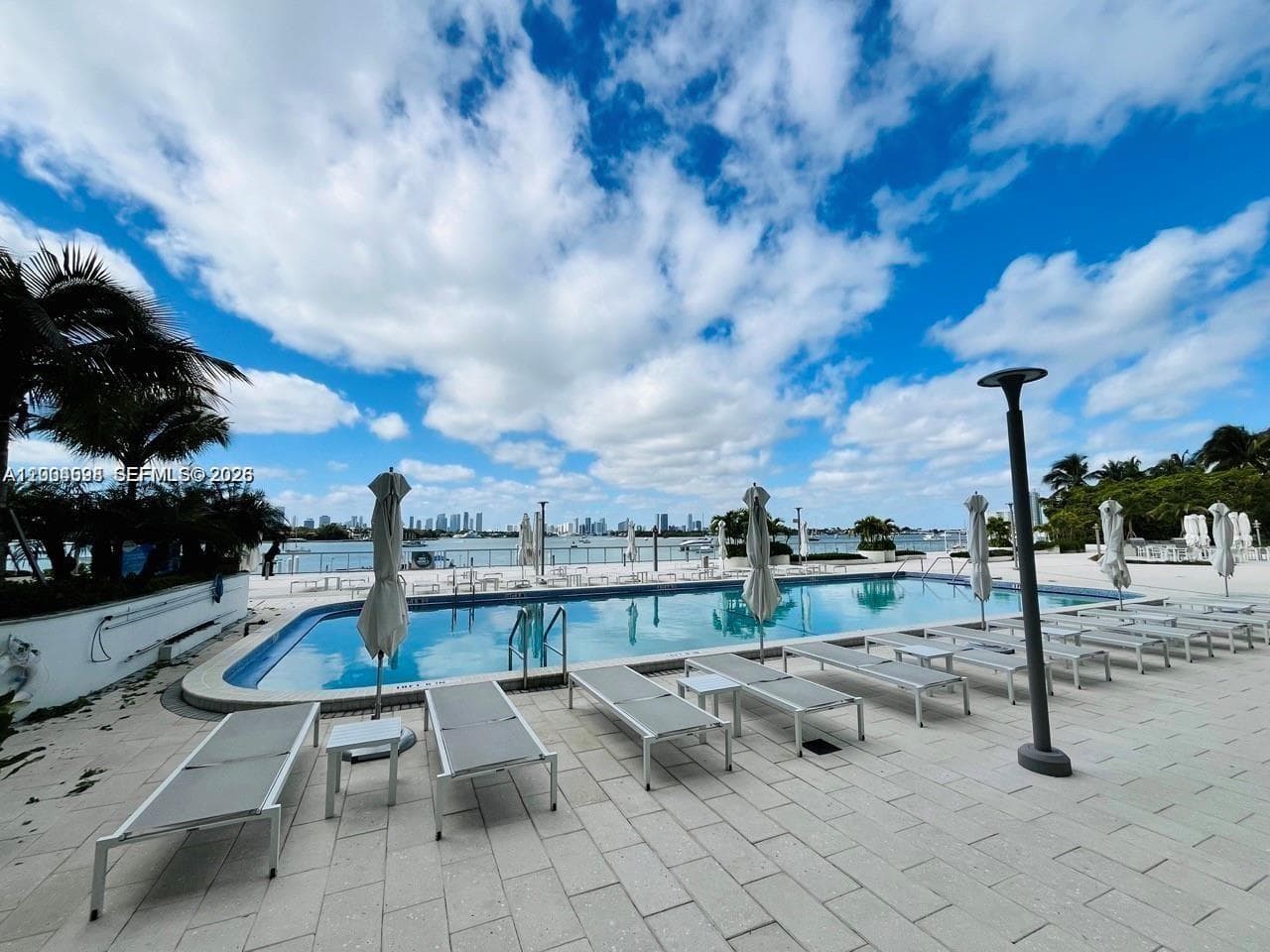 A12004598 — Miami Beach