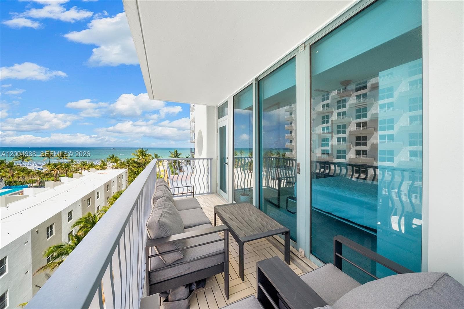 A12004938 — Miami Beach — 31