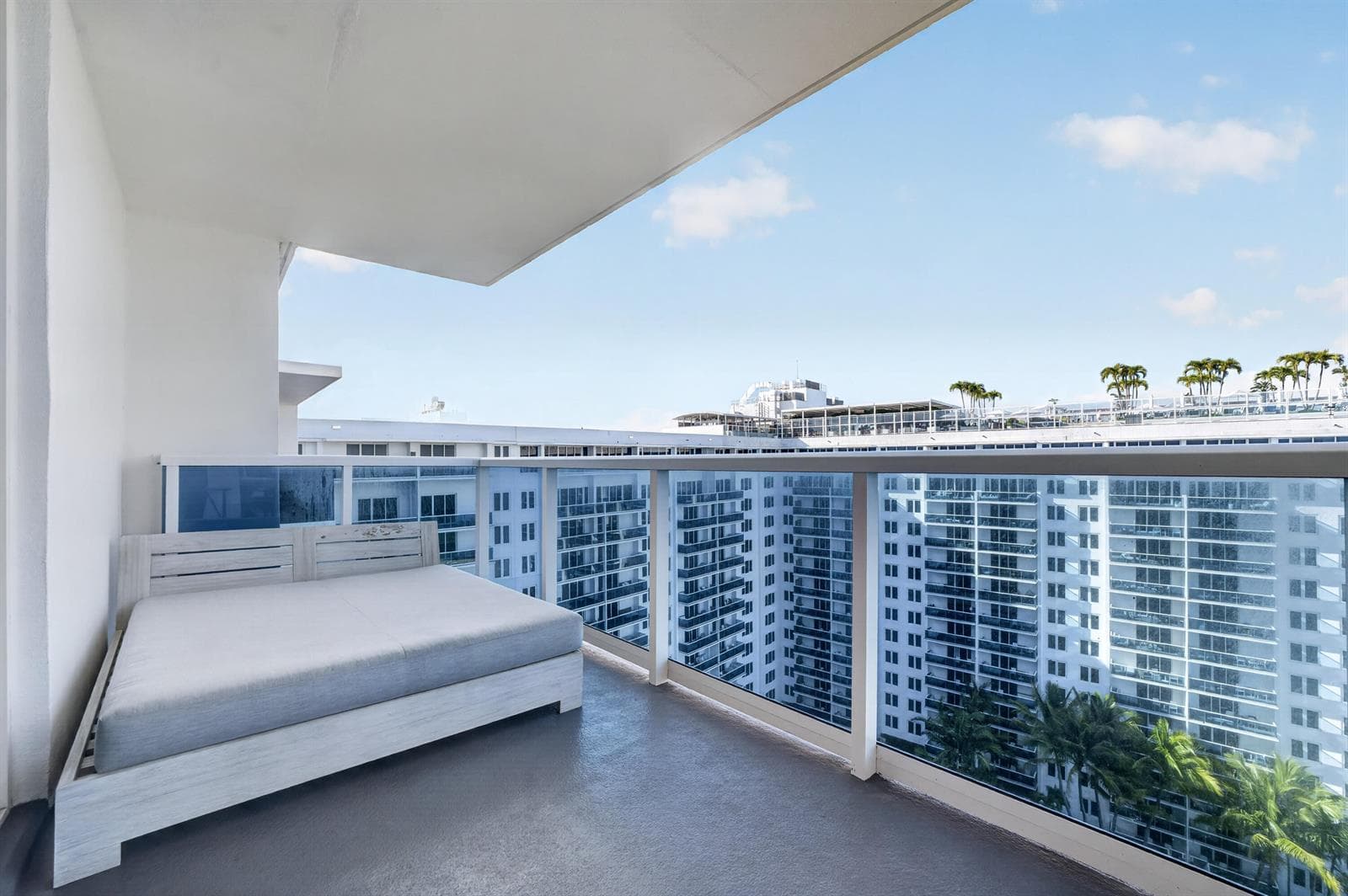 B26018569 — Miami Beach — 16