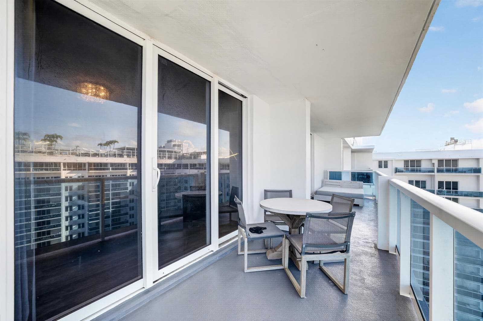 B26018569 — Miami Beach — 22
