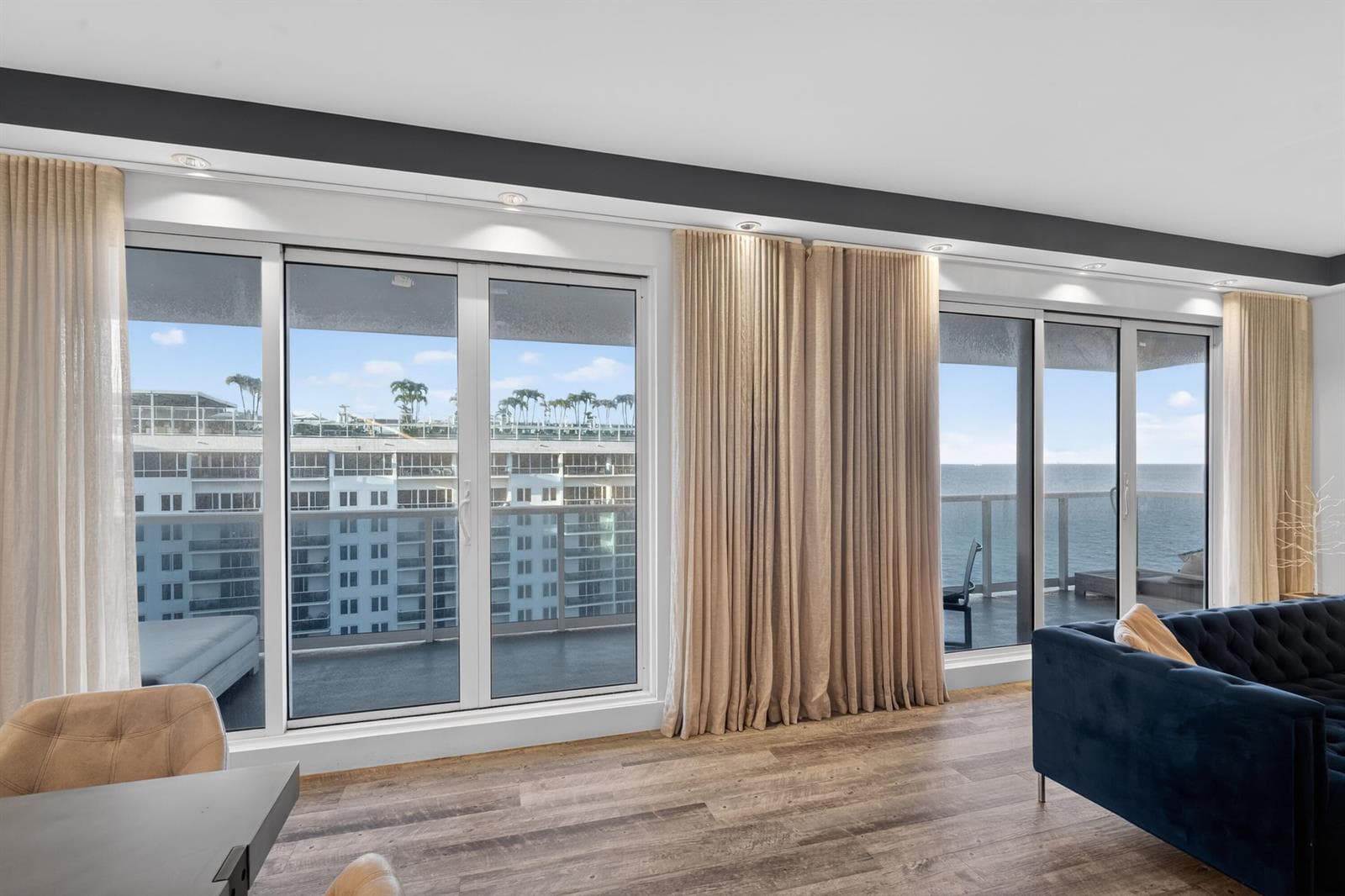 B26018569 — Miami Beach — 32