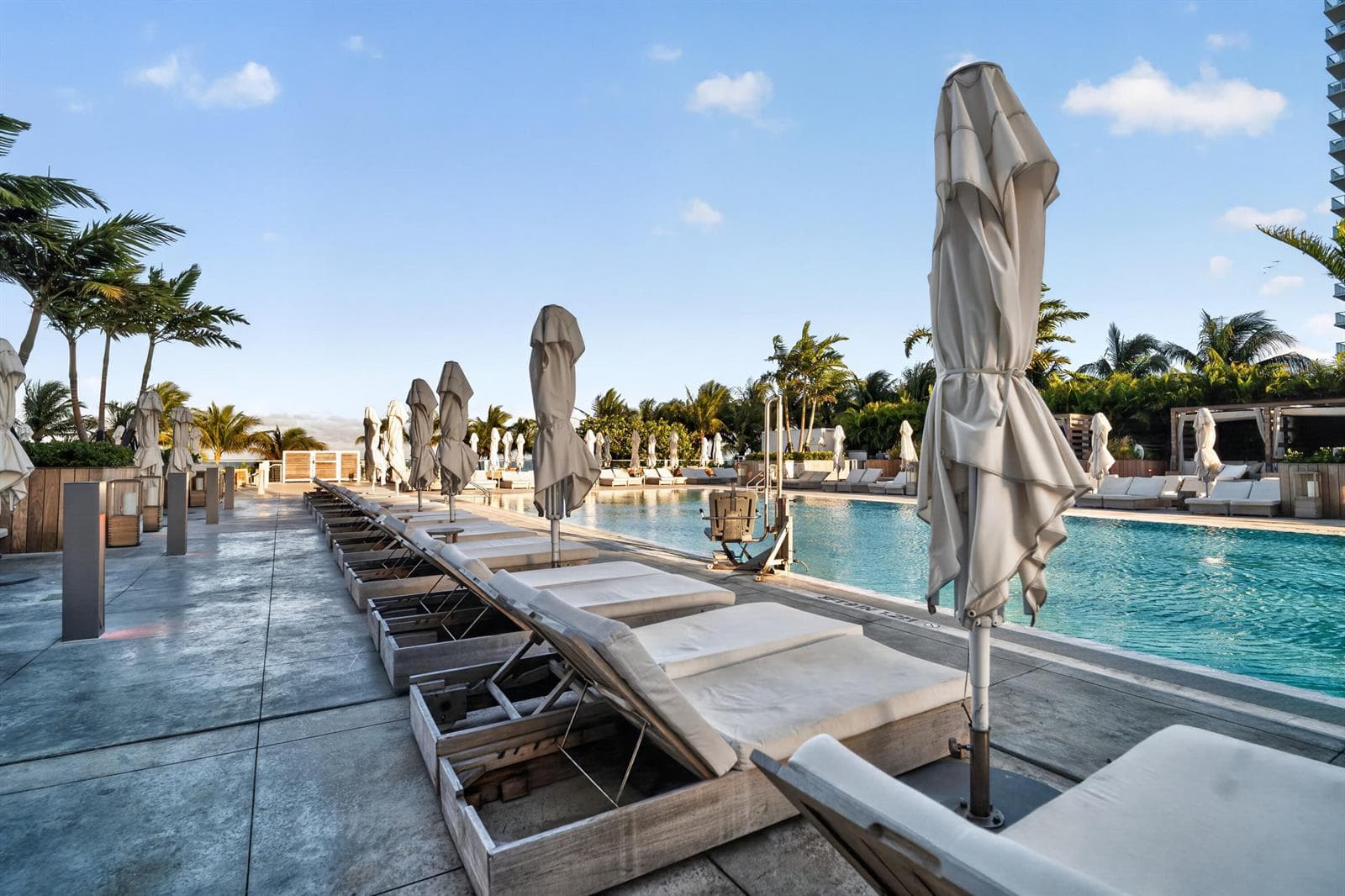 B26018569 — Miami Beach — 38