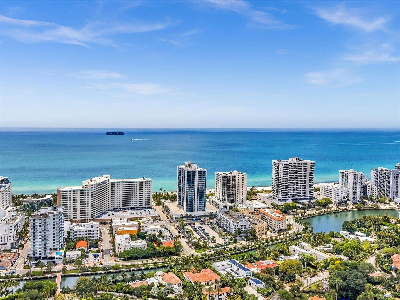 B26018644 — Miami Beach — 47