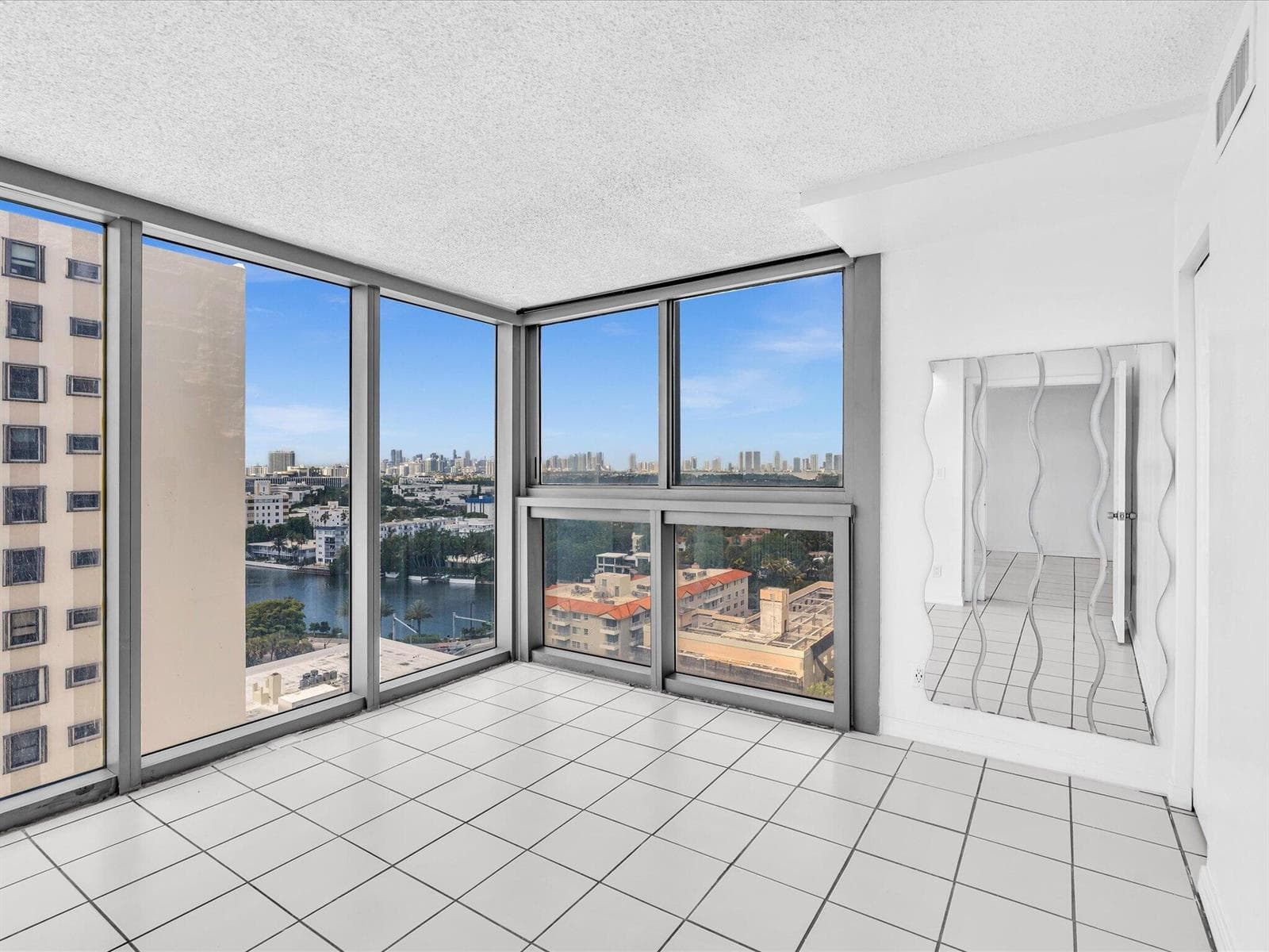 B26018644 — Miami Beach — 16