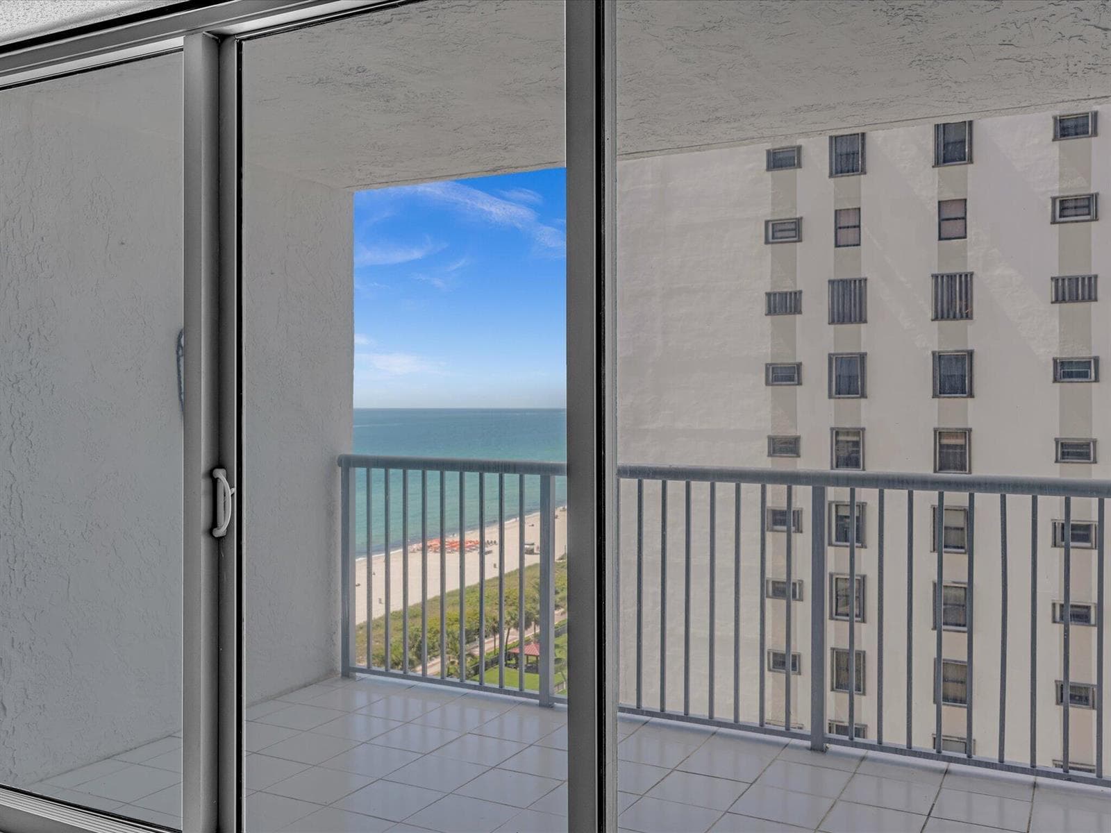 B26018644 — Miami Beach — 7