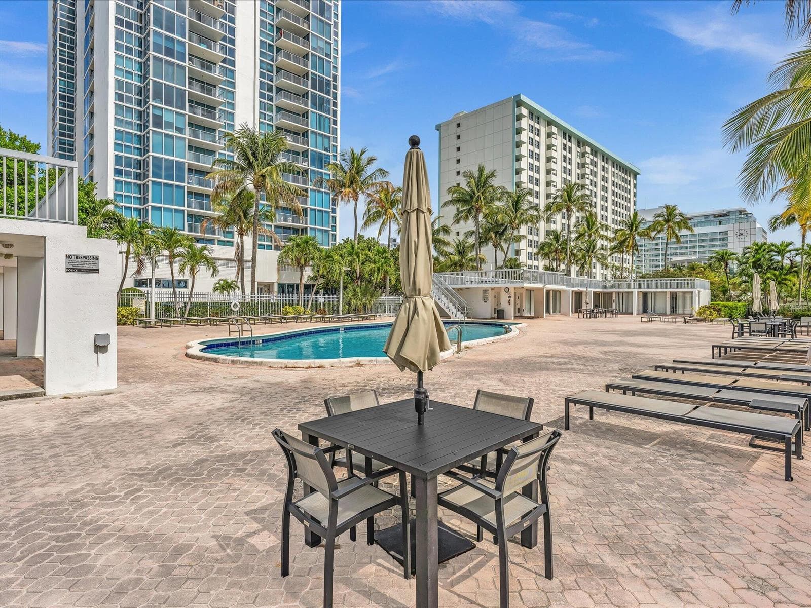 B26018644 — Miami Beach — 30