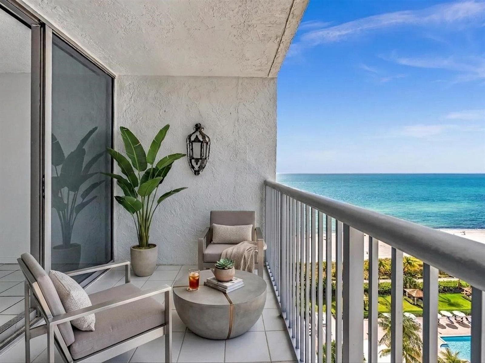 B26018644 — Miami Beach — 10