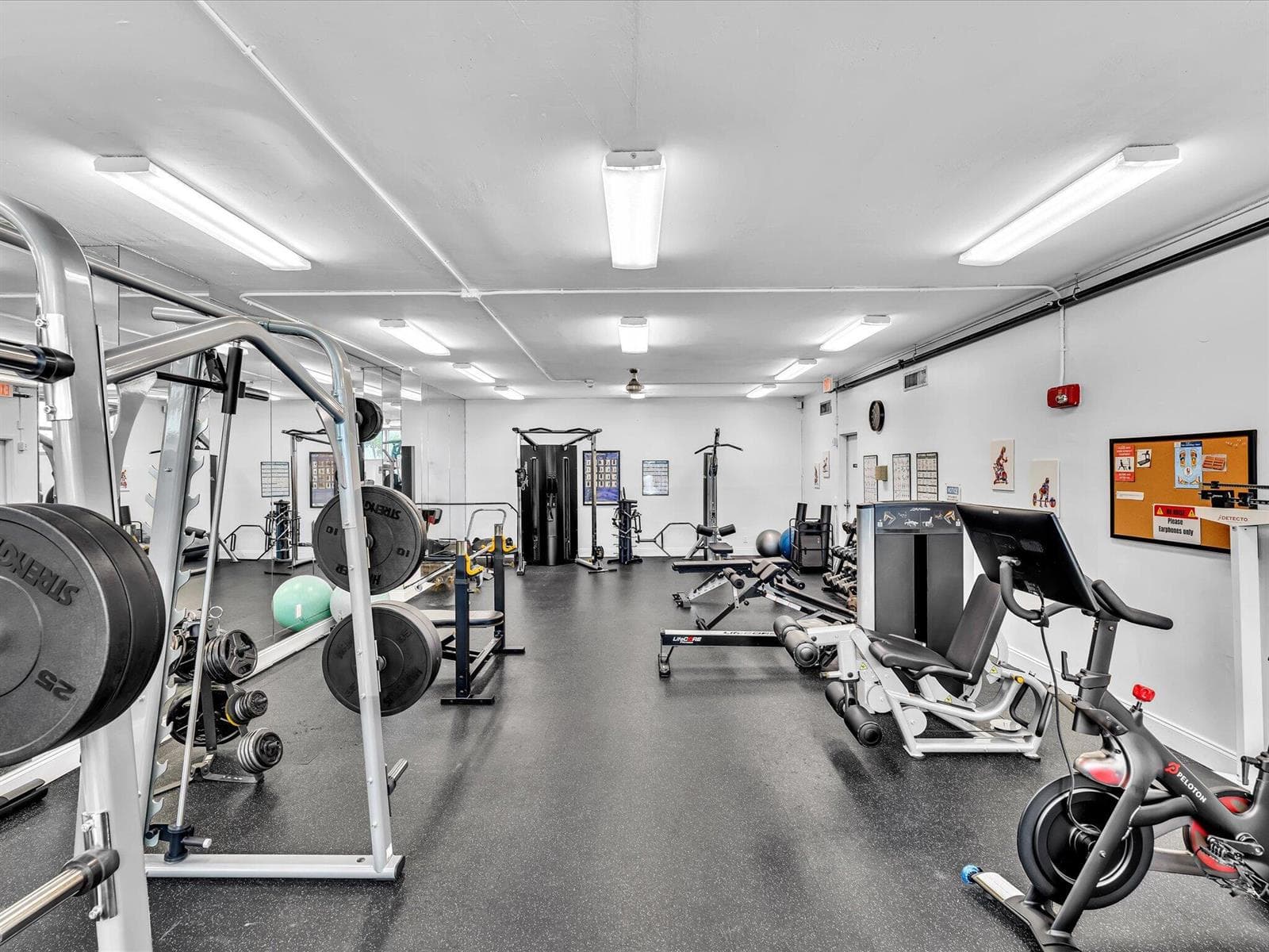 B26018644 — Miami Beach — 33