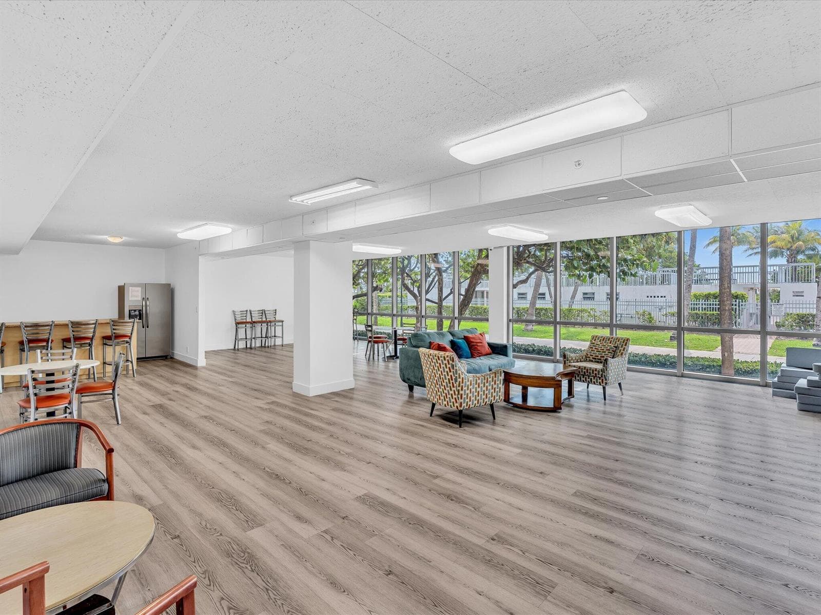 B26018644 — Miami Beach — 37