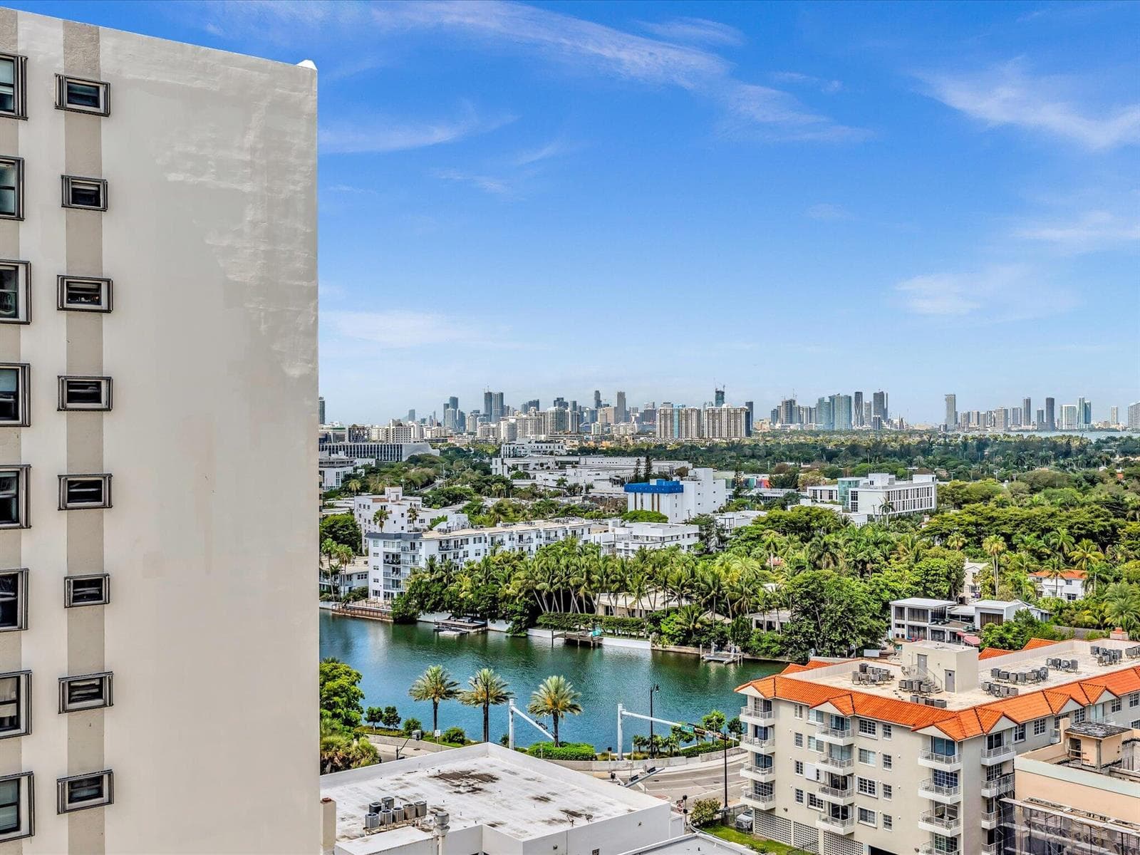 B26018644 — Miami Beach — 15