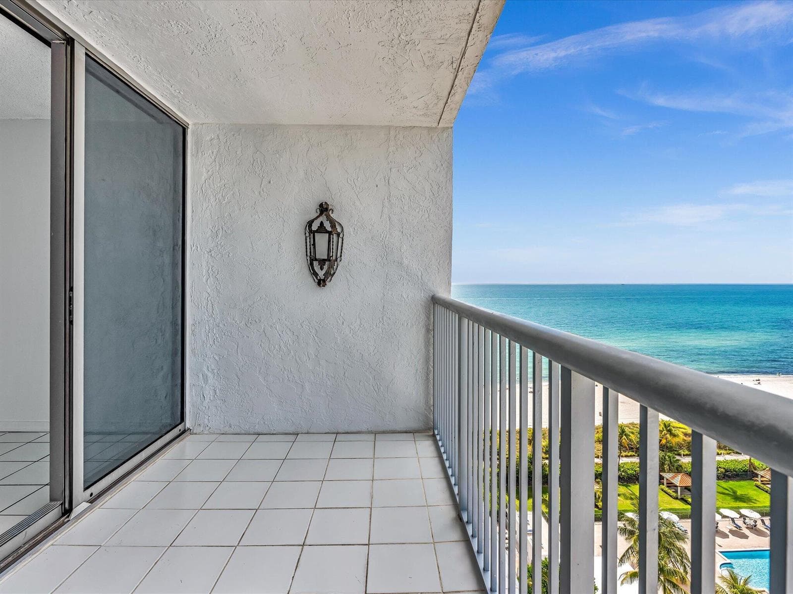B26018644 — Miami Beach — 11
