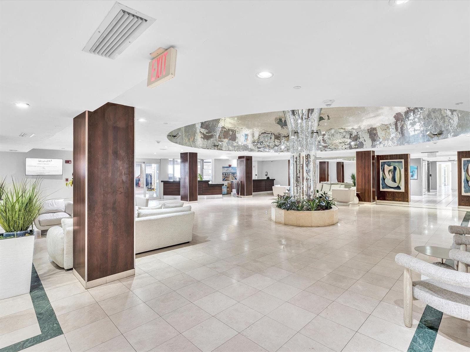 B26018644 — Miami Beach — 40